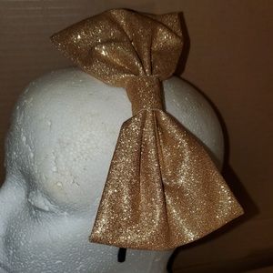 Gold bow